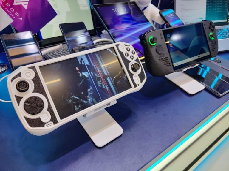 Игровая консоль
